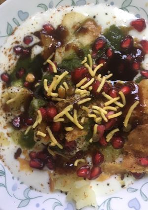 A picture of Aloo Tikki chaat.