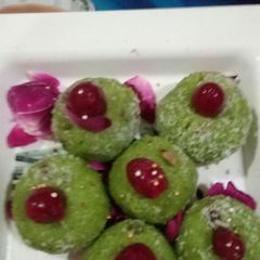 A picture of Pan Coconut Ladoo.