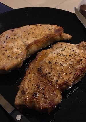 รูปของ สเต็กหมูหมักเข้มข้น (Dry Brine Steak)