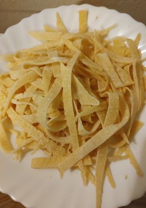 Una foto de Tagliatelle caseros (cintas de 8mm aprox)