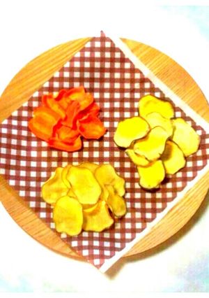 A picture of Oven-Baked Vegetable Chips.