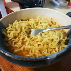 A picture of Spicy Siracha Ramen.