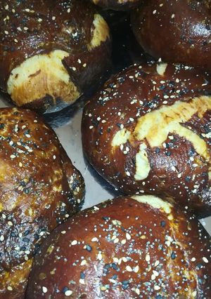 Foto di Bretzel bun (panini per hamburger stile pretzel)