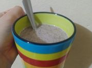 Una foto de chocolate caliente con cacao