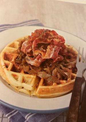 Sirupwaffeln mit Zwiebel & Bacon Rezepthauptbild