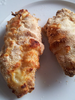 Una foto de Libritos de pollo rellenos de jamón dulce y quesos (en horno y fritos)