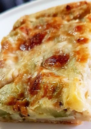 Una foto de Pastel de ajoporro, jamón y calabacín