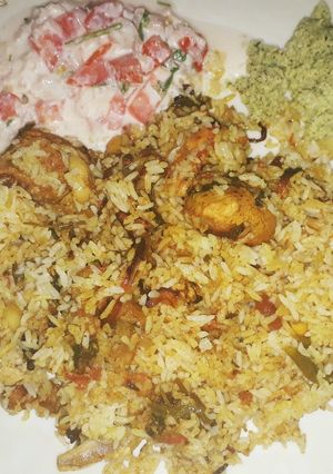 A picture of Chicken biryani.