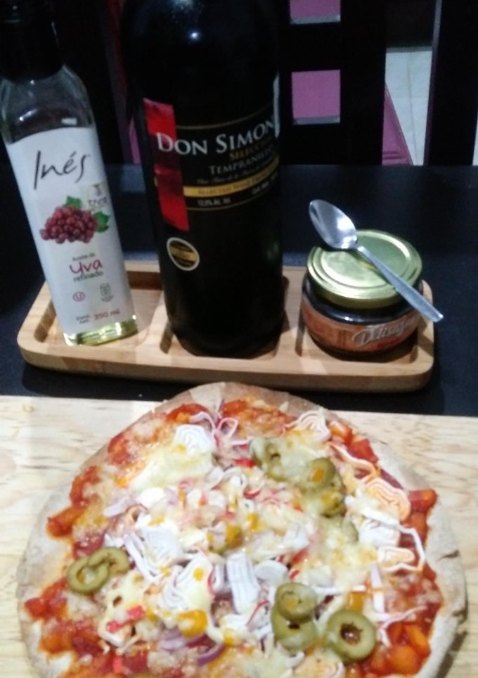 Una foto de Pizzeta de surimi con pan pita 🍕🍕