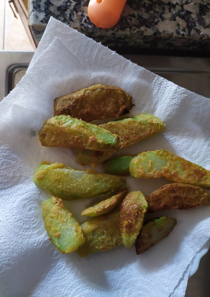 Una foto de Chuchu (o chayotera) estilo patatas gajo