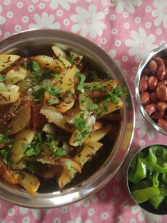 ફરાળી બટાકા ની ચિપ્સ (Farali Bataka Chips Recipe In Gujarati) રેસીપી મુખ્ય ફોટો