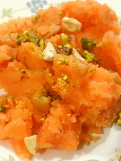 A picture of Kesariya sooji halwa.