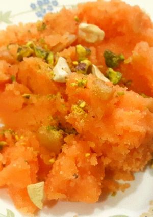 A picture of Kesariya sooji halwa.
