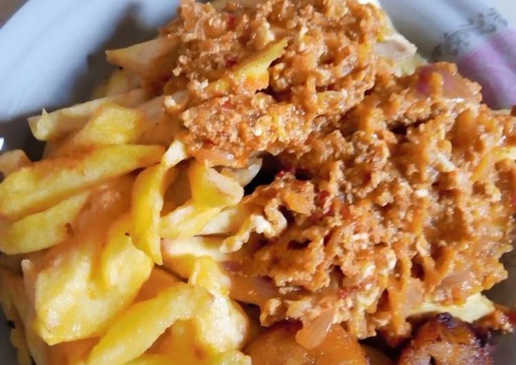 Steps to Prepare Any-night-of-the-week Irish/plantain with egg sauce