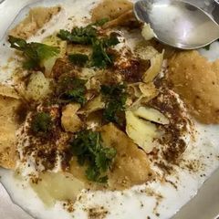 A picture of Dahi papdi chaat.