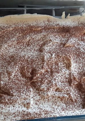 A picture of 4 ingredients tiramisu.