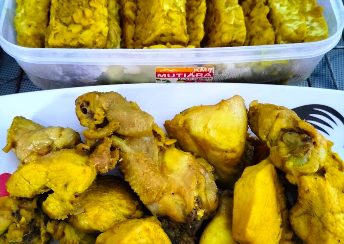 Daging ayam dan tempe ungkep