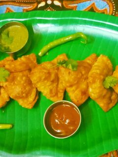 ચીઝ સમોસા (Cheese Samosa Recipe In Gujarati) રેસીપી મુખ્ય ફોટો