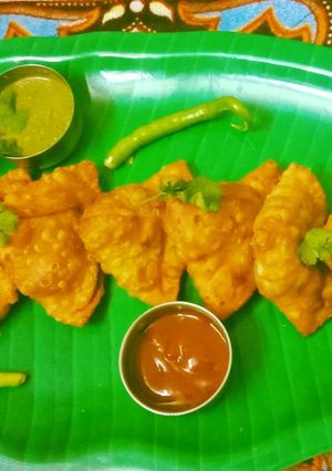ચીઝ સમોસા (Cheese Samosa Recipe In Gujarati) રેસીપી મુખ્ય ફોટો