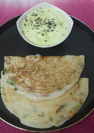 રવા ઢોંસા (Rava Dosa Recipe In Gujarati) રેસીપી મુખ્ય ફોટો