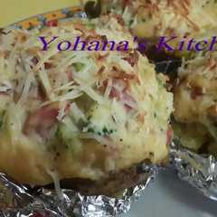 รูปของ Baked Potato with Broccoli & Cheese lebih enak dari wendy's