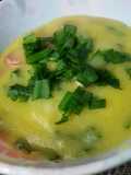 Polenta com linguiça temperada e couve