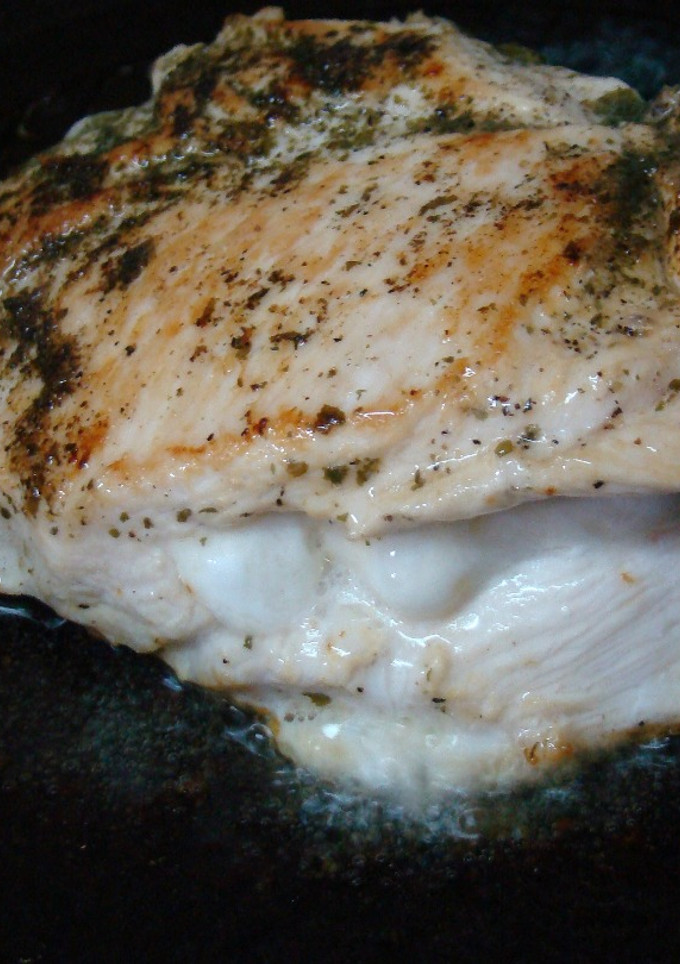 Una foto de Pechuga de pollo rellena de mozzarella