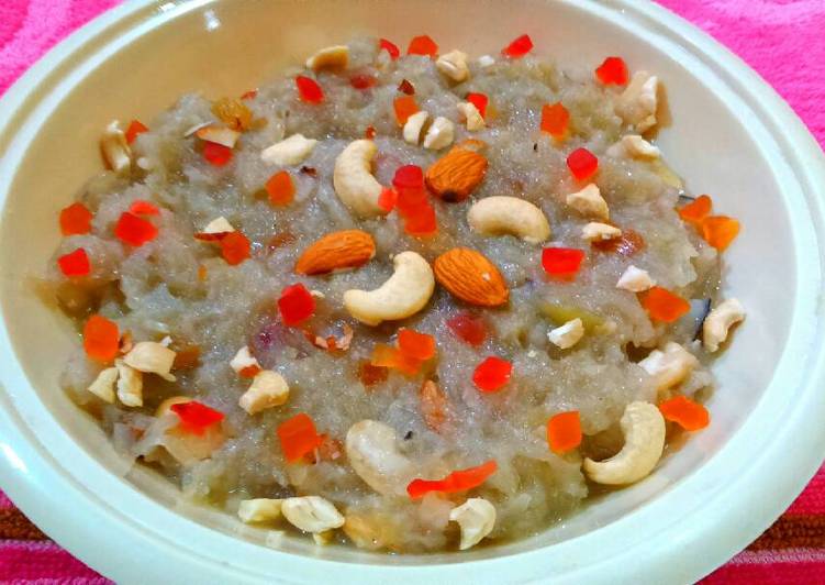 Lauki halwa / dudhi halwa (bottle gourd halwa)