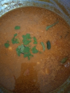 வெந்தய,பூண்டு குழம்பு (Venthaya poondu kulambu recipe in tamil) செய்முறை முக்கிய புகைப்படம்