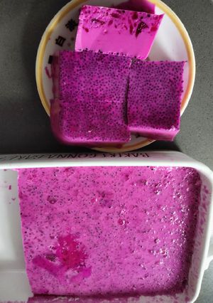 A picture of Dragon Fruit Jelly or Pudding.