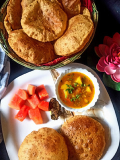 मसाला पूरी (masala poori recipe in Hindi) रेसिपी मुख्य फोटो