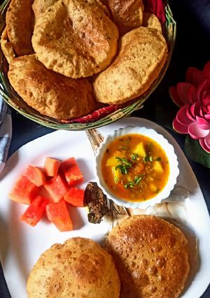 मसाला पूरी (masala poori recipe in Hindi) रेसिपी मुख्य फोटो