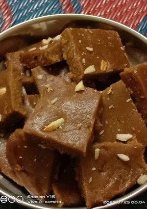સુખડી(sukhdi recipe in gujarati) રેસીપી મુખ્ય ફોટો