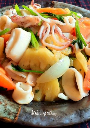 Hình của món Mực xào thơm cà.