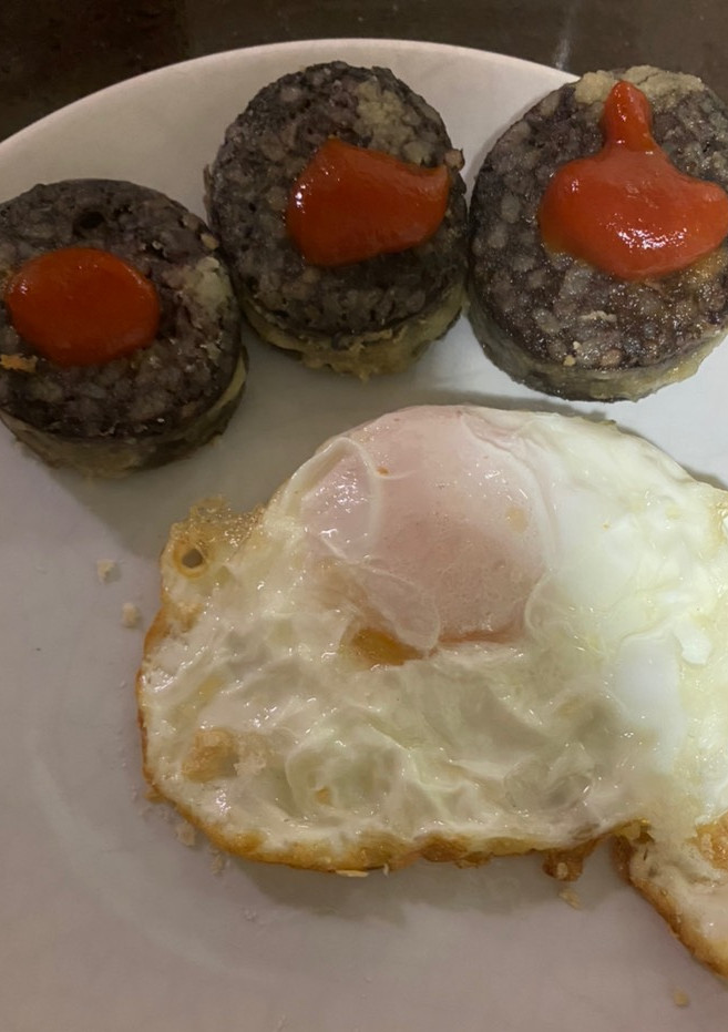 Una foto de Morcilla encebollada en varias versiones