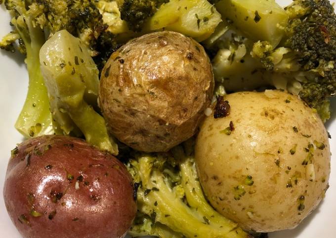 Recipe of Award-winning Roasted Broccoli 🥦 with Baby Medley Potatoes 🥔