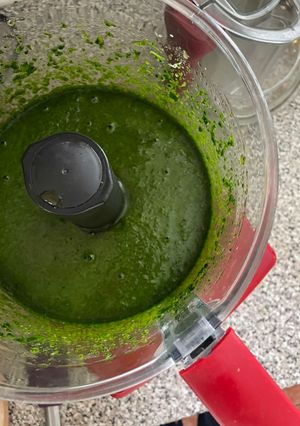A picture of Wild garlic oil.