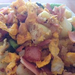 A picture of Hearty Breakfast Scramble.