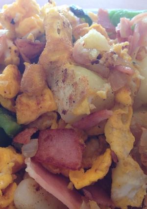 A picture of Hearty Breakfast Scramble.