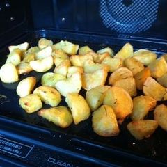 A picture of Herb Roasted Potatoes.