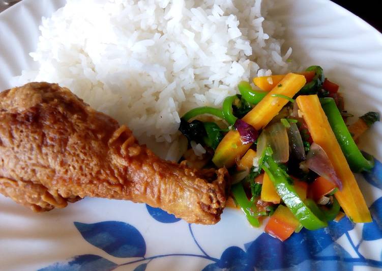 How to Make Quick Boiled Rice served with deep fried chicken and steamed veges