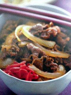 A picture of Gyudon ~ beef on rice.