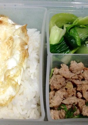 Hình của món Thịt lợn băm rang húng quế (Pad Kra Pao).