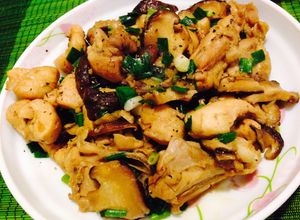 Hình của món Gà kho nấm.