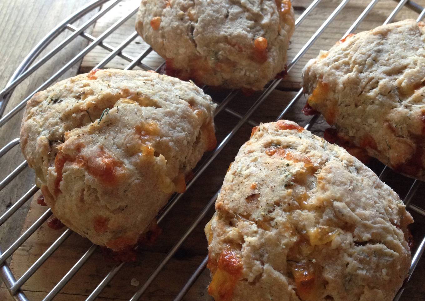 Dill and Cheese Scones (eggless)