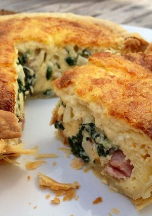 A picture of Quiche Lorraine with Spinach and Bacon (small version).