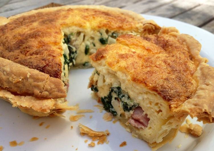 Recipe of Homemade Quiche Lorraine with Spinach and Bacon (small version)