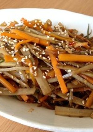 A picture of Kinpira Gobo (Spicy Burdock Root and Carrot Stir-fry).