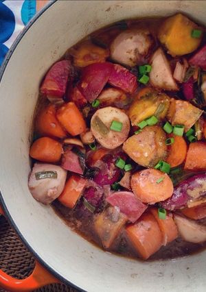 A picture of Root Vegetable Stew with Red Wine (Vegan).
