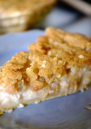A picture of Sour Cream Apple Pie.